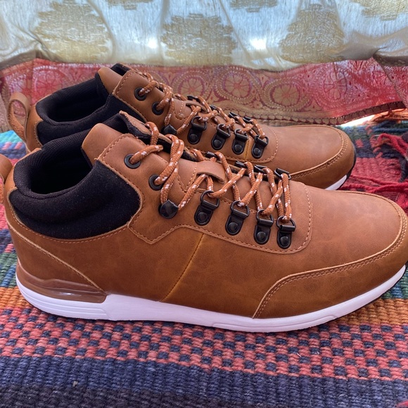 Brand new men’s tan leather shoes.  No brand name.  Size 44 European / 11 US - Picture 5 of 10